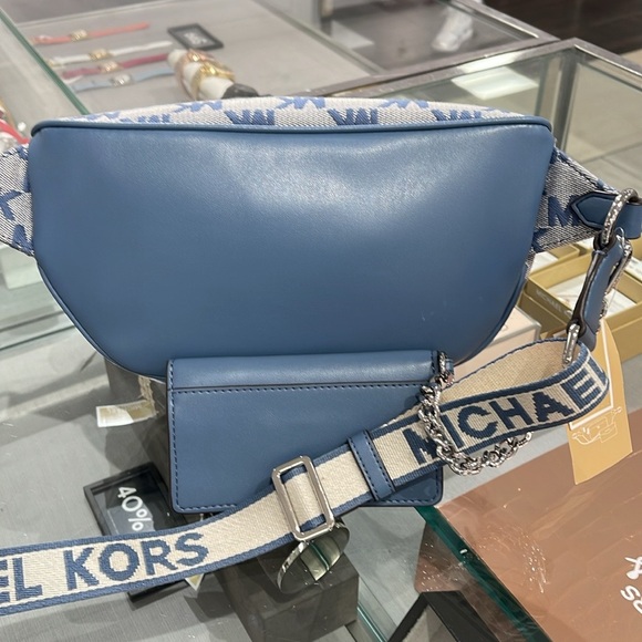 MICHAEL KORS
Maisie Large Logo 2-in-1 Sling Waist Fanny Pack Crossbody
Denim - Picture 9 of 16